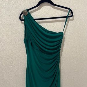 Lauren Ralph Loren size 12 one shoulder emerald green sheath with rushing broch